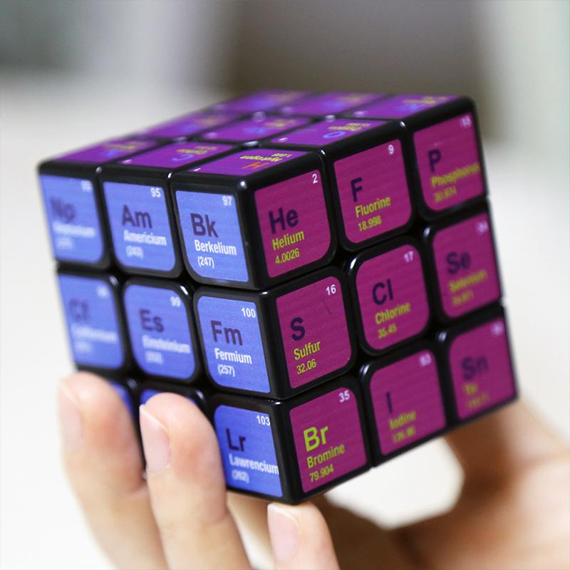 Cube de Rubik avec Éléments Chimiques